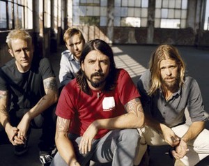 Foo Fighters Akan Berkolaborasi dengan Chris Brown, Lil Wayne, David Guetta, dan Deadmau5