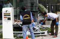 Polisi menyelidiki penyebab jatuhnya gondola di Gedung Multivison Tower, Kuningan, Jakarta Selatan. Ramses/detikcom.