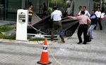 Gondola Jatuh, 2 Pekerja Kebersihan Selamat