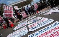 Masyarakat meminta MA lebih mengedepankan rasa keadailan daripada menegakan peraturan dengan pendekatan formalistik.