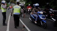 Ranjau paku yang masih merajalela di berbagai kawasan Jakarta kerap meresahkan para pengguna kendaraan khususnya pengguna sepeda motor. Jhoni Hutapea/detikcom.