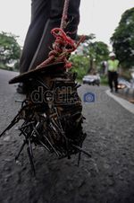 Polisi Razia Ranjau Paku