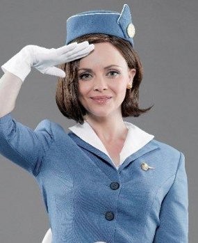 Christina Ricci Tawarkan Tips Kebersihan Toilet di Pesawat