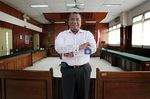 Dia Sendirian Melawan Raksasa Telkomsel