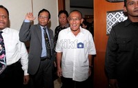 Ical menyatakan keterbukaan partainya menerima Mahfud MD. Pinangan tersebut banyak ditafsirkan sebagai langkah politik memperkuat posisi Partai Golkar.