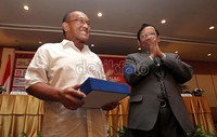 Langkah politik Ical menjajaki berbagai tokoh nasional dinilai sebagai langkah persiapan Golkar menatap 2014.
