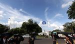 Sempurna Biru di Langit Jakarta