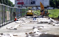 Sejumlah alat berat melakukan pelabaran jalan di Kawasan Bandara Soekarno Hatta, Tangerang. Jhoni Hutapea/detikcom.