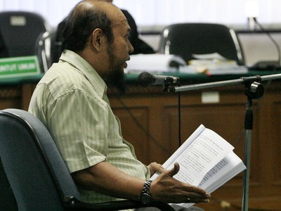 Hakim Syarifuddin Bacakan Pledoi