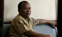 Selain tuntutan tiga tahun penjara, jaksa juga meminta majelis hakim menjatuhkan denda sebesar Rp 100 juta kepada Timas. Jika tidak dapat dilakukan, jaksa meminta Timas dikenai hukuman tambahan selama enam bulan. Ramses/detikcom.