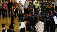 Denny menjelaskan, dari pantauan CCTV diketahui pada Rabu (8/2) pukul 23.00 WIB, Nasir, Djufri, dan Nazaruddin menggelar pertemuan di Rutan Cipinang. Padahal jam kunjungan normal pukul 10.00-12.00 WIB dan pukul 13.00-15.30 WIB.