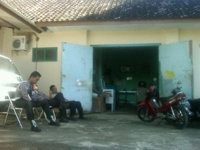 Ruang Jenazah Briptu Dody di RSUD Blambangan Dijaga Ketat
