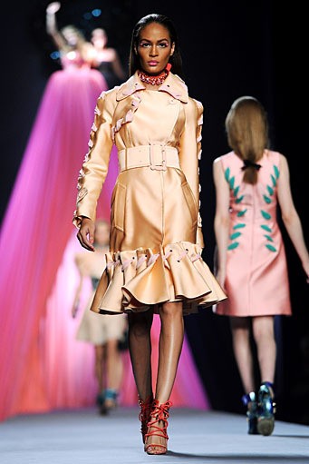 Viktor & Rolf, Spring/Summer 2012. Paris Fashion Week 2012. [Photo by Pascal Le Segretain/Getty Images]
