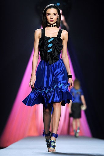 Viktor & Rolf, Spring/Summer 2012. Paris Fashion Week 2012. [Photo by Pascal Le Segretain/Getty Images]