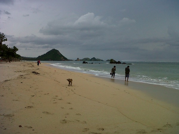 Pantai Kuta dan Pantai Tanjung Aan, Ikon Lombok yang Eksotis