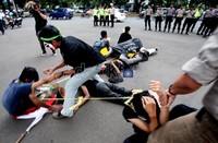 Melalui teatrikal, mahasiswa ingin menunjukan sikap keras aparat terhadap gerakan rakyat sepeti buruh dan mahasiswa.
