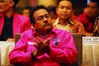 Wakil Gubernur Banten yang Rano Karno memberikan tepuk tangan saat Megawati berorasi mengajak anggota PDIP untuk memberantas korupsi.