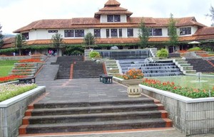 Taman Bunga Nusantara, Labirin Mempertemukan Kita