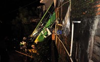 Sementara Bus Karunia Bakti yang nyungsep ke vila hingga kini belum bisa dievakuasi. Fikri Hidayat/detikcom.