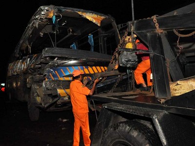 Bus Doa Ibu Dievakuasi