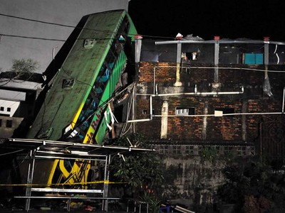 Bus Karunia Bakti Nyungsep