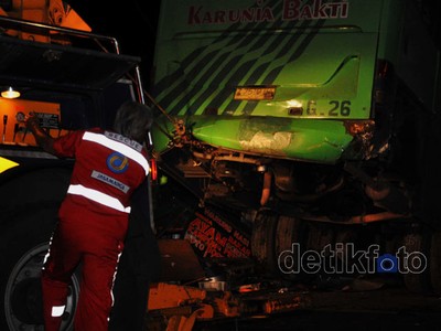 Bus Karunia Bakti Dievakuasi