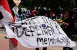 Ondel-ondel Antar Faisal-Biem Daftar ke KPUD