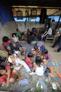 Ada yang mendengarkan ada pula yang bermain. Jhoni Hutapea/detikcom.