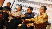 Dalam jumpa pers ini, Amir menampik anggapan yang menyatakan kerja wakilnya Denny Indrayana dengan menyidak Rutan Cipinang hanya untuk mencari publisitas dan pencitraan saja. Menurutnya kinerja Denny sudah sangat maksimal. Fikri Hidayat/detikcom