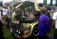 Salah satu truk ringsek ditabrak Bus Jaya Prima. Faiq Resha/detikNews.