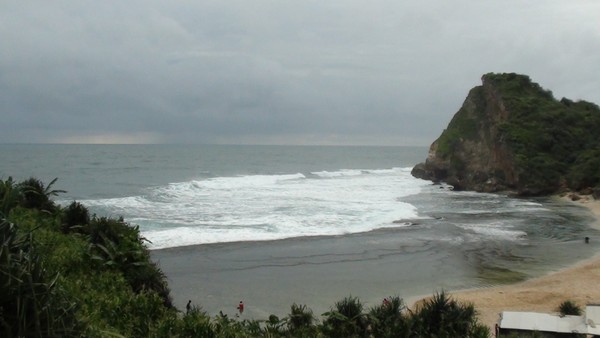 Sunset Cantik Lahir di Pantai Ngrenehan Yogya