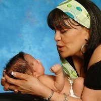 Bayi Lahir Selamat Meski si Ibu Lakukan Kemoterapi Saat Hamil