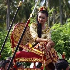 Aiih! Cantiknya Putri Mandalika di Festival Bau Nyale