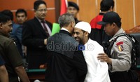 Persidangan perdana terdakwa teroris Umar Patek dijaga ketat oleh Tim Gegana.