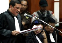 Jaksa Penuntut Umum membacakan dakwaan.