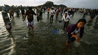 Seluruh warga Lombok percaya akan khasiat cacing yang dikalim banyak memberikan manfaat untuk kesehatan.