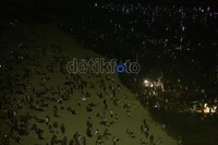 Sebagian dari pengunjung yang memang berniat mencari Nyale sudah datang sejak malam.