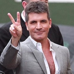 Simon Cowell Sempat Lirik Whitney Houston untuk Juri X-Factor