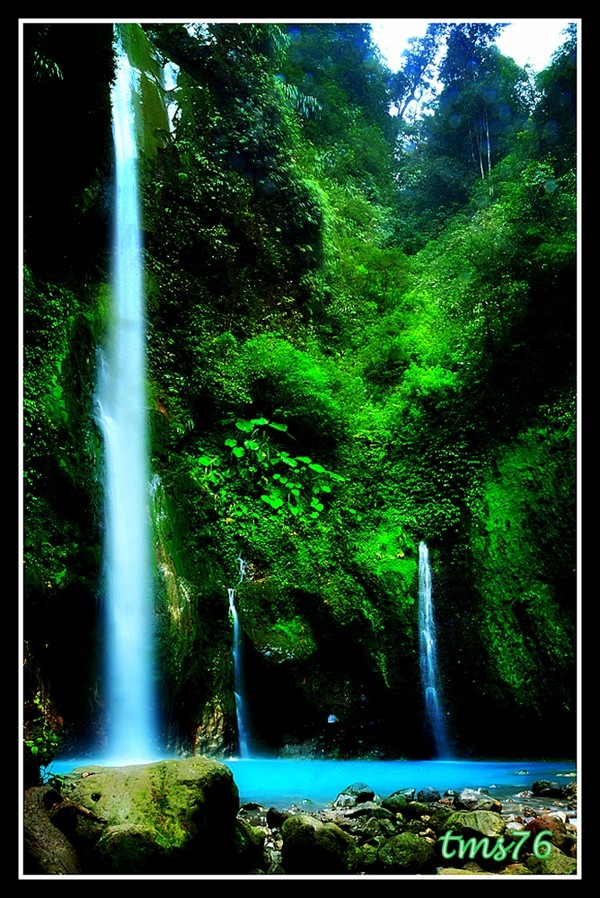 Si Cantik iAiri iTerjuni Dua iWarnai di Tengah Hutan Sumut