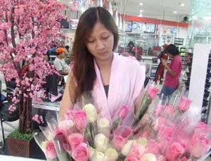 Valentinan, Yamaha Bagi-bagi Mawar dan Cokelat 