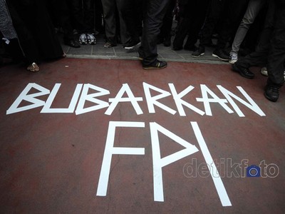 Aksi Menuntut Pembubaran FPI