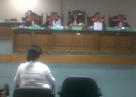 Angie Bantah Pernah BBM-an dengan Rosa