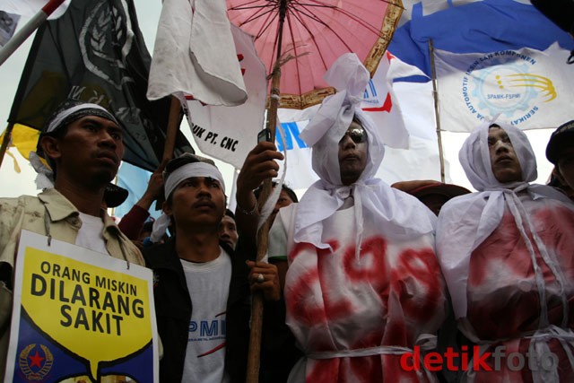 Buntut Sengketa Tambak di Lampung, Petani Kirim 4 Pocong untuk SBY
