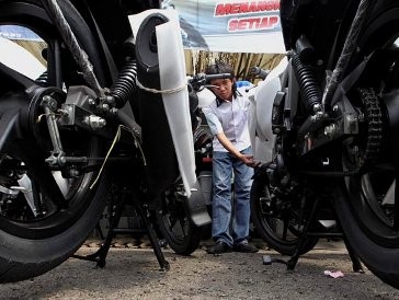 Angkutan Massal Buruk, Motor Menjamur