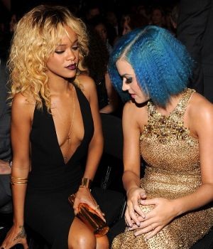 Katy Perry Intip Dada Rihanna