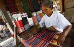 Intip Pembuatan Tenun Lombok, Yuk..