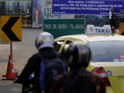 Jalan Dr Satrio Menuju Tanah Abang Ditutup