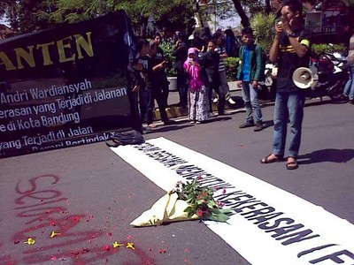 Aksi Menuntut Kasus Pembunuhan Mahasiswa UPI