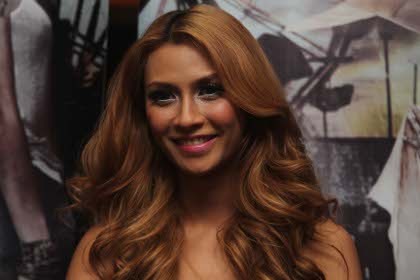 Dalami Peran, Uli Auliani Belajar Tari Jaipong