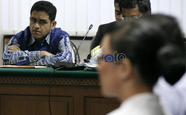 Ruhut Duga Angie Punya 3 Blackberry